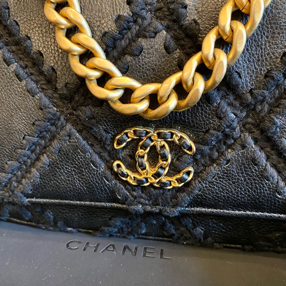 FULL SET - CHANEL 19 WOC Black Calfskin & Crochet Shoulder Bag w/ Ruthenium HW - Picture 5 of 16
